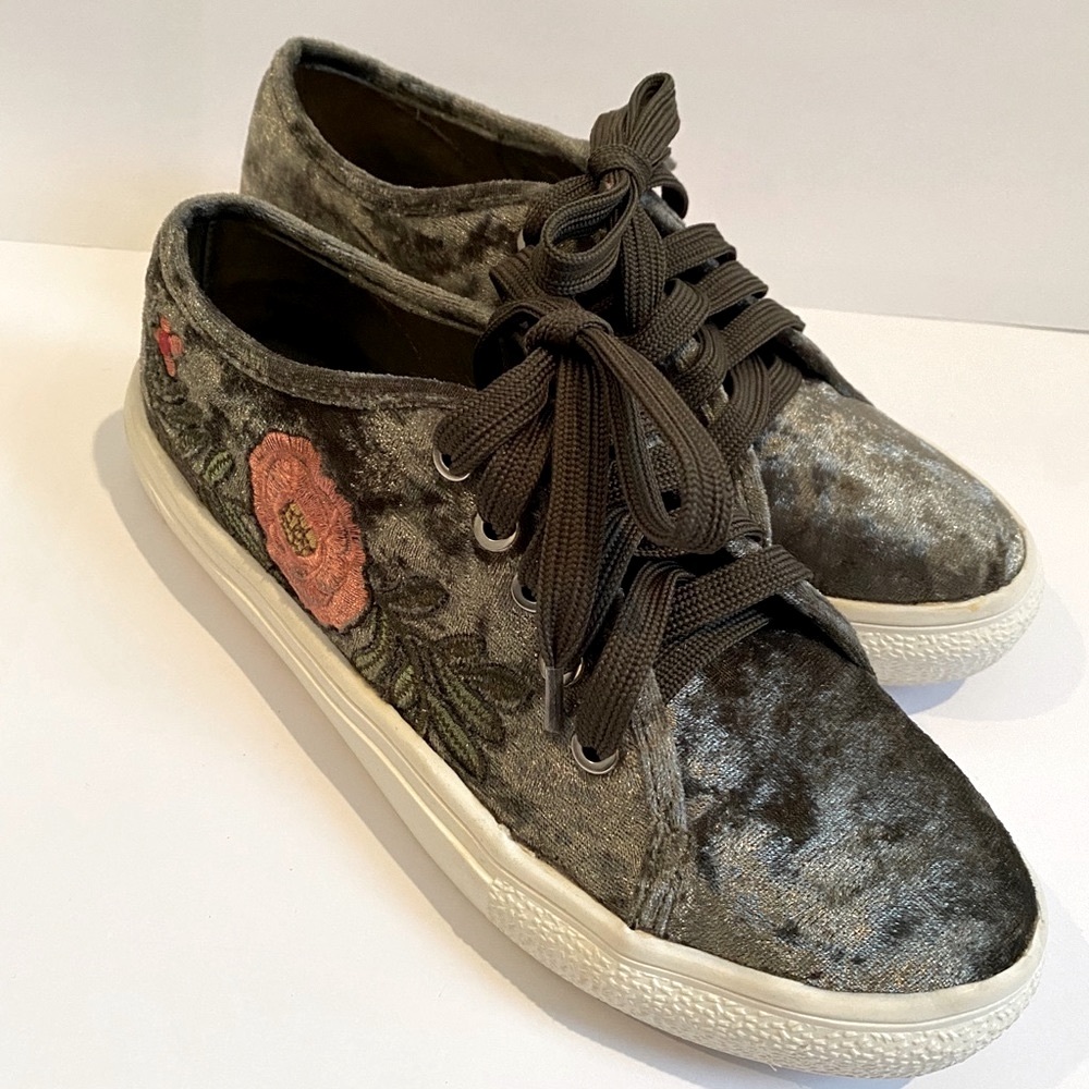 Vintage Havana Olive velvet and roses sneakers